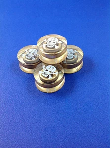Ein Satz von 4 goldenen bernsteinfarbenen Gitarren-Speed-Reglern mit weißem Totenkopf-Muster - Bild 1 von 10