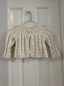 Baby Gap ~ Mädchen Creme Elfenbein Zopfmuster Grobstrick Cardigan Pullover 12-18 Monate ~ EU Ostern - Bild 1 von 3