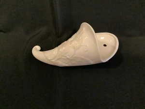 Vintage Glanz Ware Wandtasche Füllhorn Pflanzenleuchter weiß glasierte Keramik - Bild 1 von 10