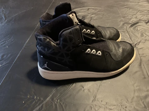 Jordans Shoes By Nike Size 6 Youth Vintage Michael Jordan Nba Cover