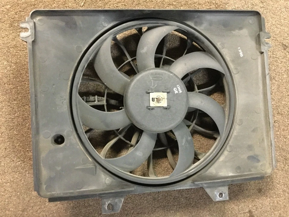 KIA SEDONA 2004 pasajero derecho aire acondicionado condensador radiador ventilador de refrigeración OEM Foto 1 de 2