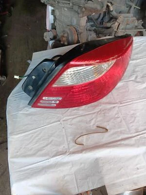 Conjunto de luz trasera derecha KIA RIO 00 01 02 Foto 1 de 3