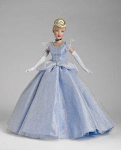 Tonner Disney Showcase 15" Cinderella Doll New Sealed NRFB - Picture 1 of 5