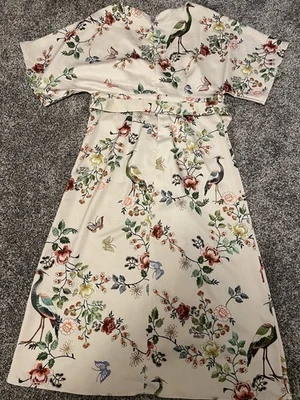 Vestido midi mariposa floral kimono aviar dRA Los Angeles Anthropologie Foto 1 de 3