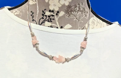 Pasarela Artesanal Cuarzo Rosa Natural con Collar Tono Plata con Cierre de Barril Foto 1 de 4