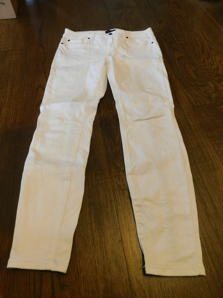 Pantalones de mezclilla bordados BeBe blancos con flecha en la parte posterior de la pierna talla 29 Foto 1 de 4