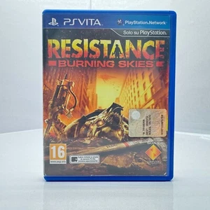 RESISTANCE BURNING SKIES per SONY PS VITA PSVITA GIOCO USATO MULTILINGUA OTTIMO - Foto 1 di 5