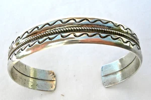 vin NAVAJO "M. GUERRO" STERLING "STAMP WORK" SILVER CUFF BRACELET, BEAUTY !! - Picture 1 of 10