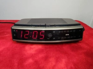 Vintage GE Alarm Clock Radio Wood Grain Battery Backup Model 7-4619A Works Great - Picture 1 of 11