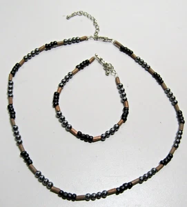 Handgefertigte Perlenkette und Armband - Bild 1 von 2