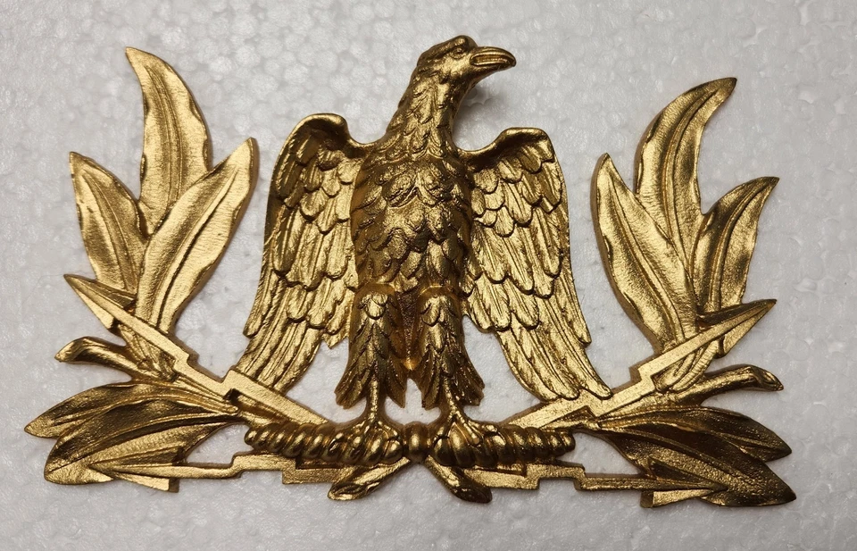 Moldura decorativa pequeña águila antigua dorada marrón resina montaje en pared Foto 1 de 3