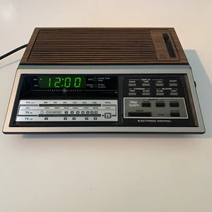 Vintage GE General Electric Digital Alarm Clock Radio 7-4887B TESTED Working EUC - Picture 1 of 20