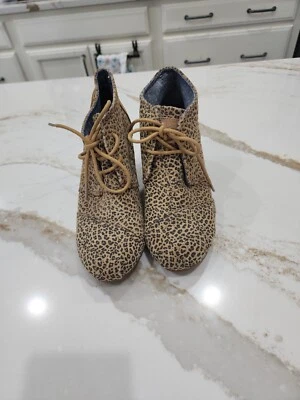 Botines de cuña Toms para mujer Kayla Desert estampado animal gamuza con cordones W6 Foto 1 de 4