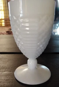 Vintage Milchglas Diamantschliff Getränkeglas mit Fuß Tee/Milch/Wasser 8 Unzen Kapazität EU - Bild 1 von 4