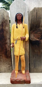 VINTAGE FOLK ART WOODEN INDIAN FIGURINE CARVED by JD JACKSON 1990 OKLAHOMA USA - Picture 1 of 7