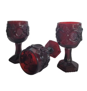 Vintage Avon Rubinrot Cordial Weinkelch Set - 3 Sechseck Gläser 4,5" 1876 Cape Cod - Bild 1 von 9