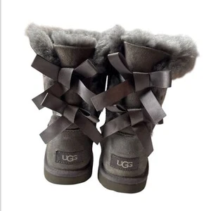 UGG SHORT BAILEY BOW GRAY SUEDE SHEEPSKIN BOOTS Youth size 4 - Picture 1 of 7