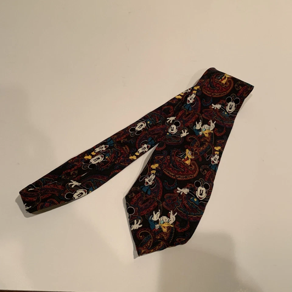 Corbata Walt Disney Company Mickey Mouse roja negra estampado cachemir 100 % seda Foto 1 de 4
