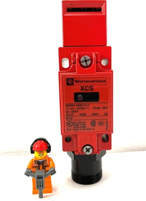 INTERRUPTOR DE BLOQUEO DE SEGURIDAD 240V 3A XCSA713FW1 TELEMECANIQUE *NOS* Foto 1 de 4