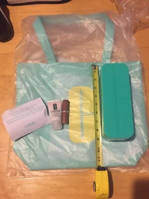 Bolsa de Maquillaje Clinique Bolso de Verano Contenedor Set de Regalo Verde Azulado Aqua Limpiador Espumoso Foto 1 de 3