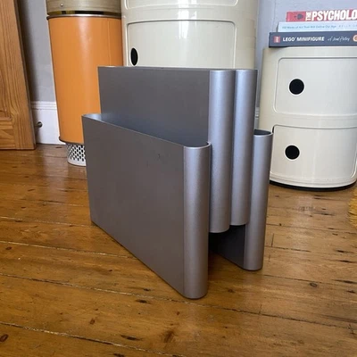 Kartell Portariviste in Grigio/Argento - Disegnato da Giotto Stoppino, Portariviste 4 Tasche - Immagine 1 di 4