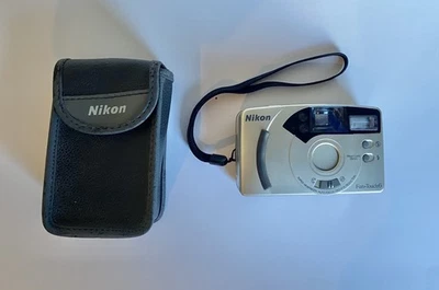 Cámara fotográfica Nikon Fun Touch 6 puntos y disparos lente de 28 mm cámara fotográfica de 35 mm con estuche Foto 1 de 4