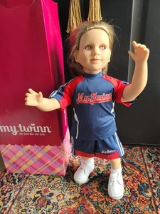 My Twinn 23 Zoll bewegliche Puppe lila Augen blonde Haare Pyjama Wimpern Fußball - Bild 1 von 21