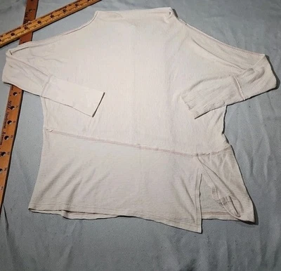 Camisa feminina We The Free média rosa creme gola funil túnica minimalista com nervuras  - Imagem 1 de 4