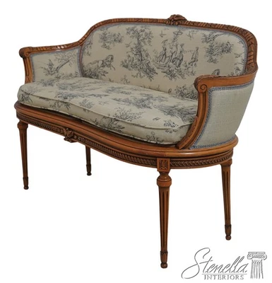 L69873: французская резная рама в стиле Людовика XV с мягкой обивкой	 - Изображение 1 из 4