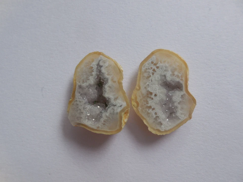 Par de geodas de cabujón blanco crudo ágata druzy de diseño de 2 piezas de cuarzo suelto natural Foto 1 de 4