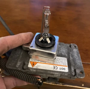 03-06 CADILLAC ESCALADE XENON HEADLIGHT HID BALLAST MODULE OEM - Picture 1 of 8