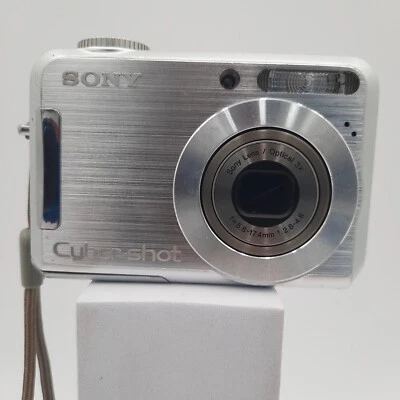 Sony Cyber shot DSC-S700 7.2MP 3X Optical Zoom CCD Digital Camera Parts/ Repair - Image 1 of 4