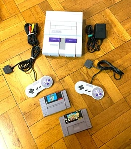 Consola Super Nintendo SNES con controladores OEM + paquete Mario World y Mario Kart - Imagen 1 de 11