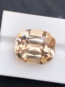 46,65 Karat unbehandelter goldener Pfirsichtopas im Kissenschliff für Schmuck, Anhänger Gr. - Bild 1 von 9