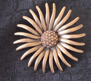 Pilgrim VINTAGE Statement Brooch Beautiful Rhinestone Gold Tone Flower Stunning. - Picture 1 of 14