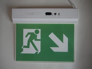 Notbeleuchtung Schild LED Fluchtwegleuchte Notleuchte Notausgang Dauerleuchtend  - Bild 1 von 4