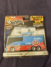 Hot Wheels Luxury Rides Richard Petty 2002 B0545