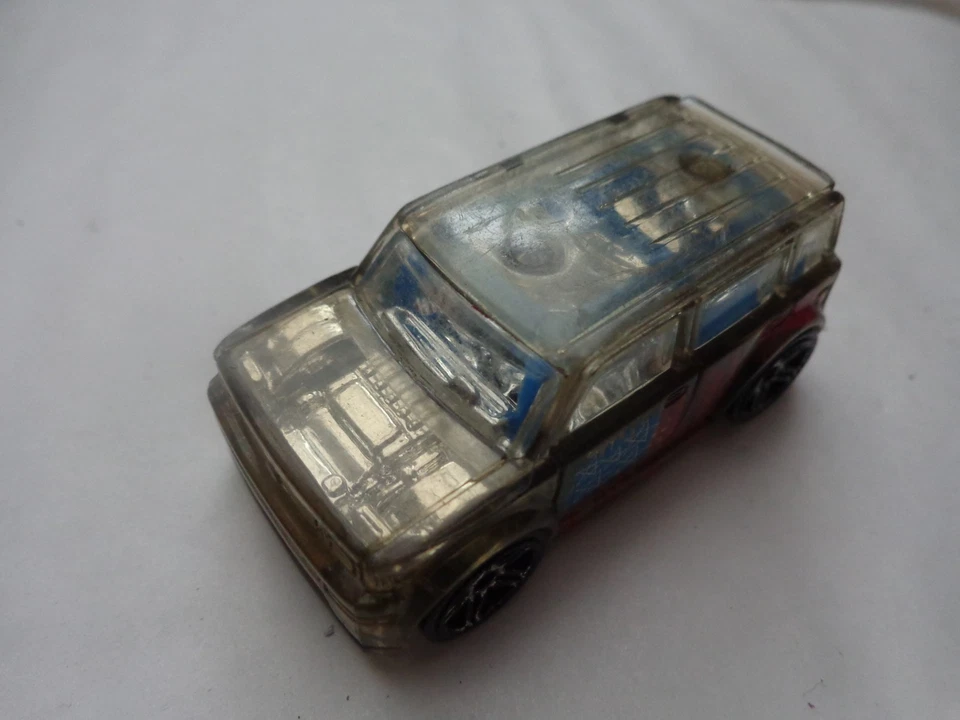 1/64 Hot Wheels - Classico Rampollo Xb Trasparente Corpo Pressofuso Auto 2007 - Immagine 1 di 1