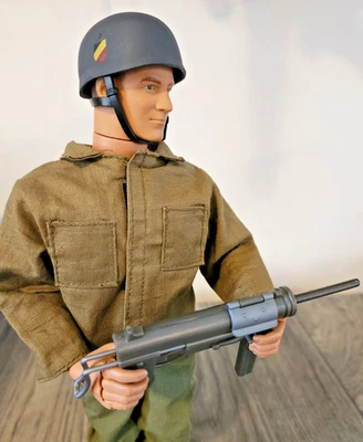 CASCO Y PISTOLA DE ENGRASE Soldado Alemán Paracaidista GI JOE 12" De Colección Siglo XXI Foto 1 de 4