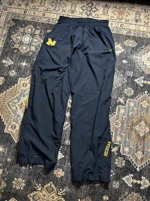 De Colección Nike Team Michigan Wolverines Clima-Fit Pantalones de Pista Hombres XL Azul Cremallera al Tobillo Foto 1 de 4