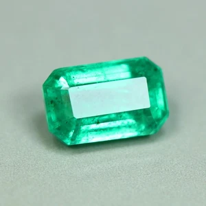 0.64 Cts_Extreme Top Lustrous_100 % Natural Colombian AAA+ Vivid Green Emerald - Imagen 1 de 4
