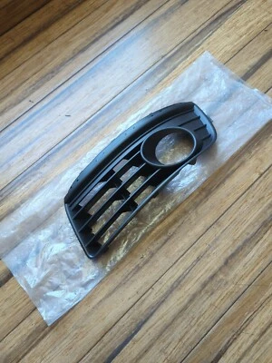 2005-2010 Volkswagen Jetta Front Driver Side Fog Light Cover Black OEM *NOTE* - Изображение 1 из 4