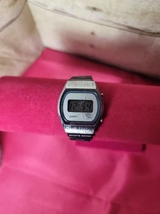 Vintage Digitaluhr Made In Hong Kong Quartz Funktioniert Teile Uhr - Bild 1 von 4