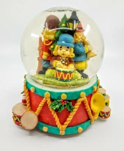 Nutcracker Family Christmas Theme Snow Globe (No Music) - Picture 1 of 3