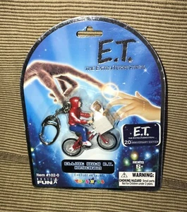 New 2002 Toys R Us Exclusive Basic Fun Elliot & E.T. 20th Anniversary Keychain - Picture 1 of 5