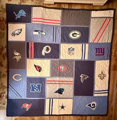 POTTERY BARN Teen NFL  Logo Quilt Twin - Image 1 of 4