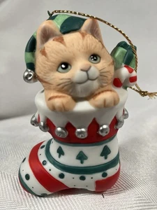 Vintage Bronson Kitty Cat In Stocking Porcelain Christmas Ornament - Foto 1 di 3