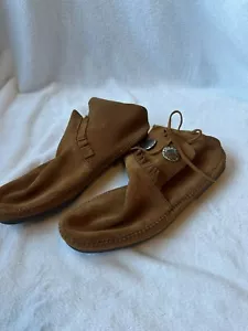 Minnetonka 432 Moccasin Women's Size 9.5 Two Button Softsole Boot Brown - Picture 1 of 2