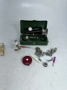 Lote de accesorios de costura vintage accesorios de costura bobinas Singer Griest + Más - Imagen 1 de 11