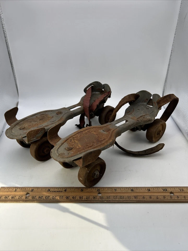 Patines ajustables de metal vintage sin marca correa de cuero uso o restauración Foto 1 de 4